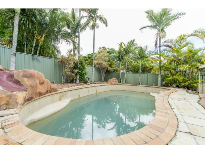 22 Footscray Court, Arundel QLD 4214