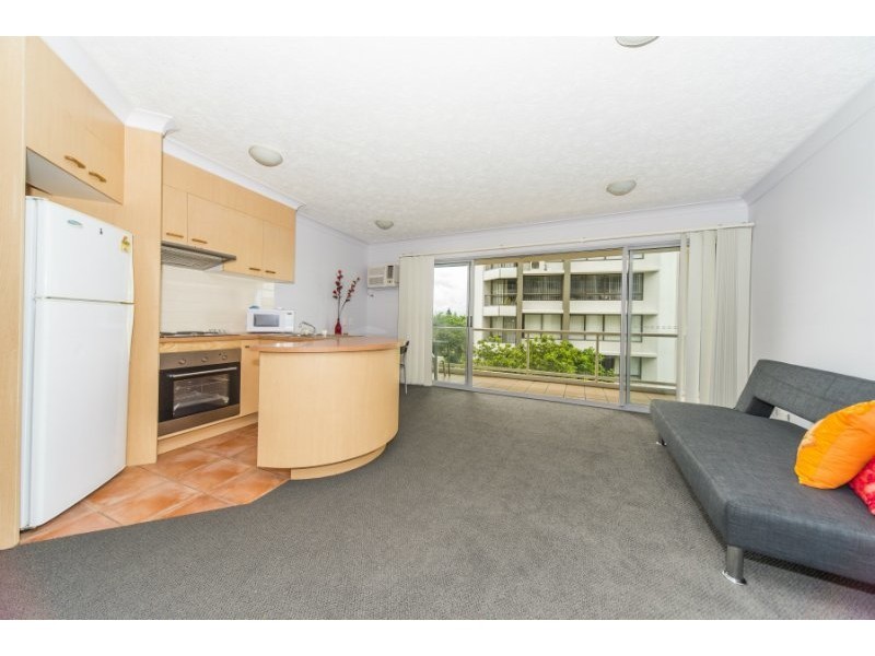 37/106 Marine Parade, Southport QLD 4215