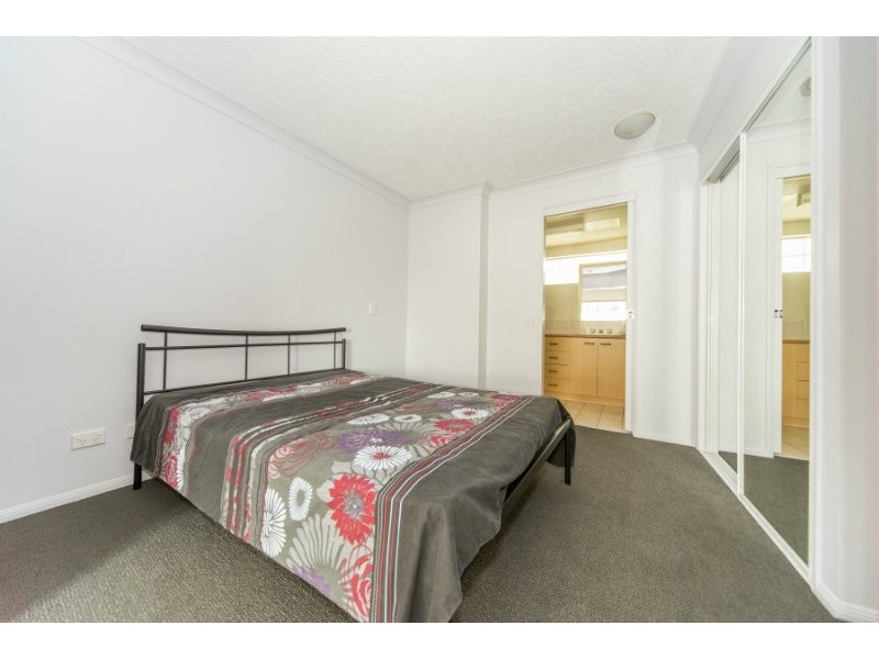 37/106 Marine Parade, Southport QLD 4215