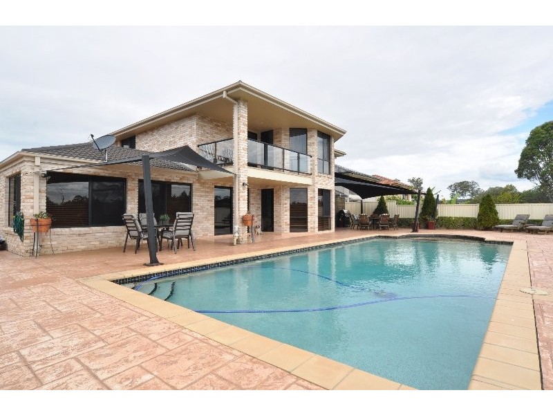 16 Tanzen Drive, Arundel QLD 4214