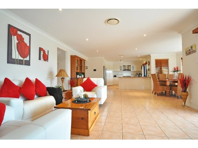 16 Tanzen Drive, Arundel QLD 4214