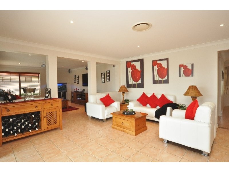 16 Tanzen Drive, Arundel QLD 4214