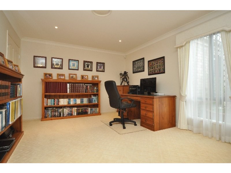 16 Tanzen Drive, Arundel QLD 4214