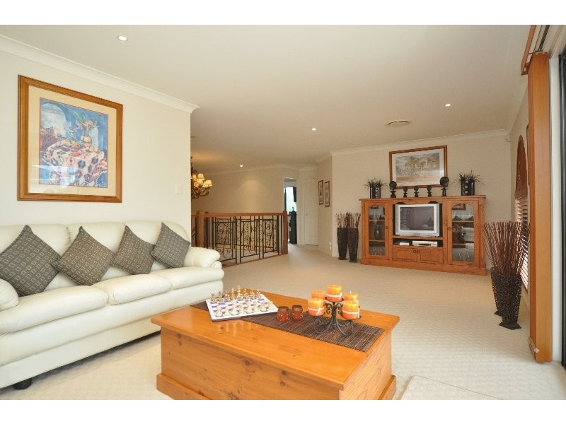 16 Tanzen Drive, Arundel QLD 4214