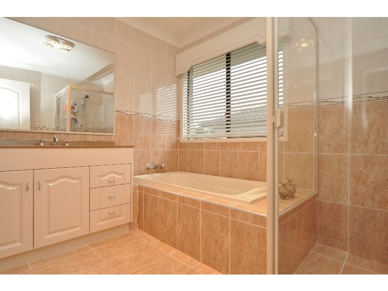 16 Tanzen Drive, Arundel QLD 4214