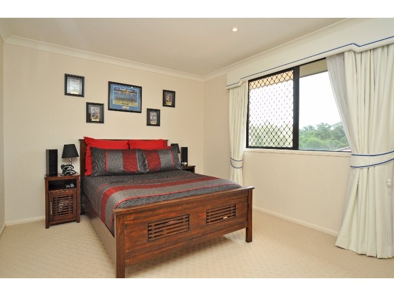 16 Tanzen Drive, Arundel QLD 4214