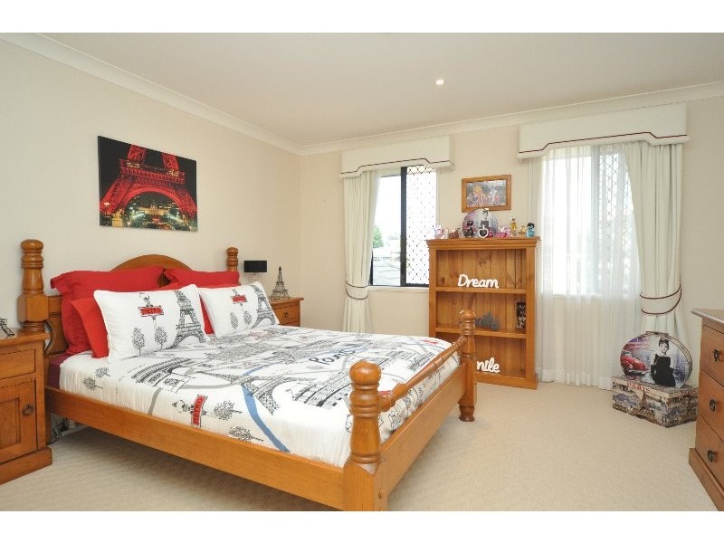 16 Tanzen Drive, Arundel QLD 4214