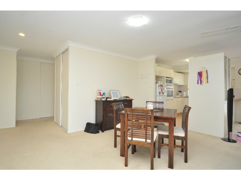 2/4 Jacqueline Avenue, Labrador QLD 4215