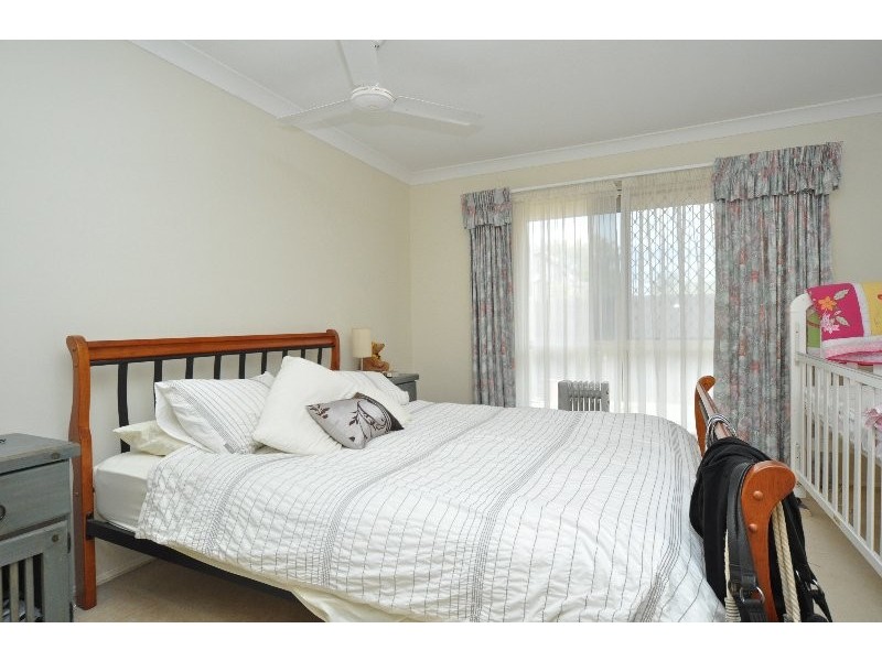 2/4 Jacqueline Avenue, Labrador QLD 4215