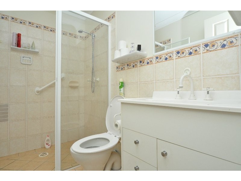 2/4 Jacqueline Avenue, Labrador QLD 4215