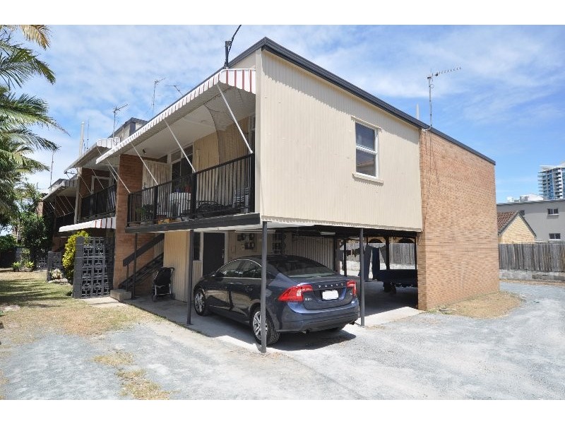 2/107a Frank Street, Labrador QLD 4215