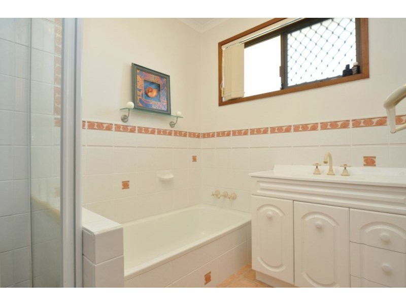 2/8 Davebill Court, Labrador QLD 4215