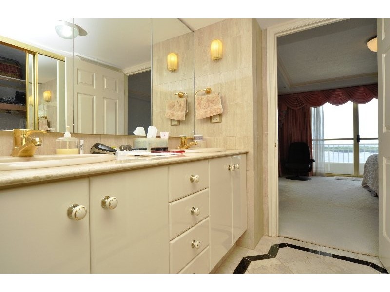 33/19 Oatland Esplanade, Runaway Bay QLD 4216