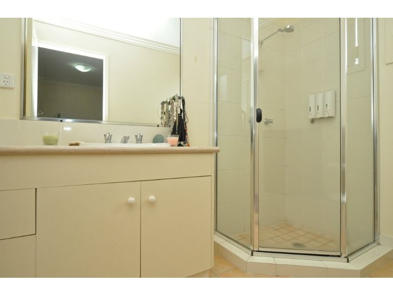 1/3-5 Bradford Street, Labrador QLD 4215