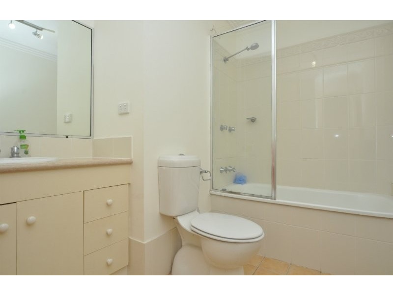 1/3-5 Bradford Street, Labrador QLD 4215