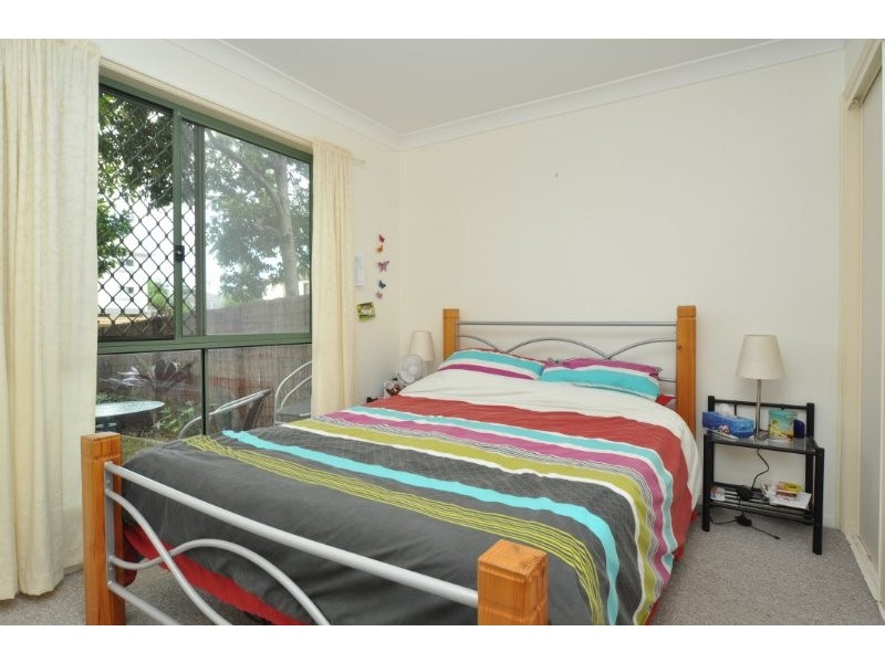 1/3-5 Bradford Street, Labrador QLD 4215