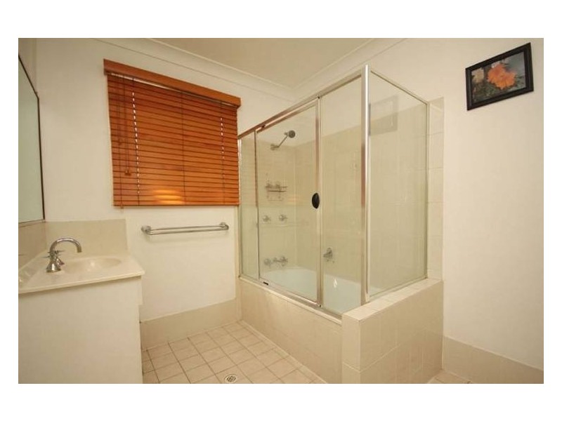 1/77 Olsen Ave, Labrador QLD 4215