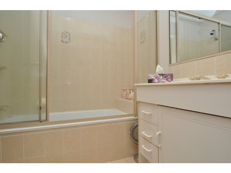 30/71 Olsen Ave, Labrador QLD 4215