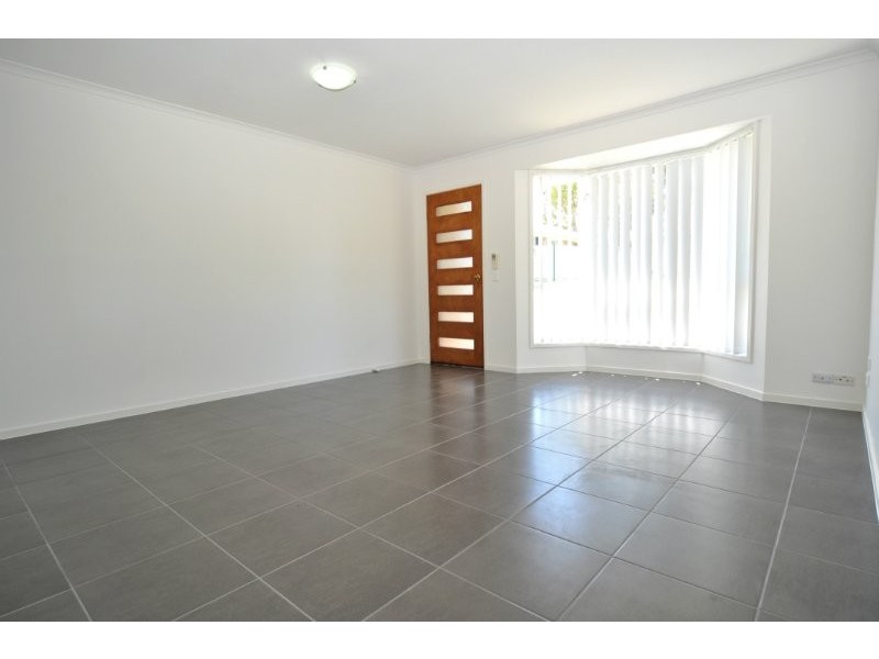 2/25 McMillan Street, Labrador QLD 4215