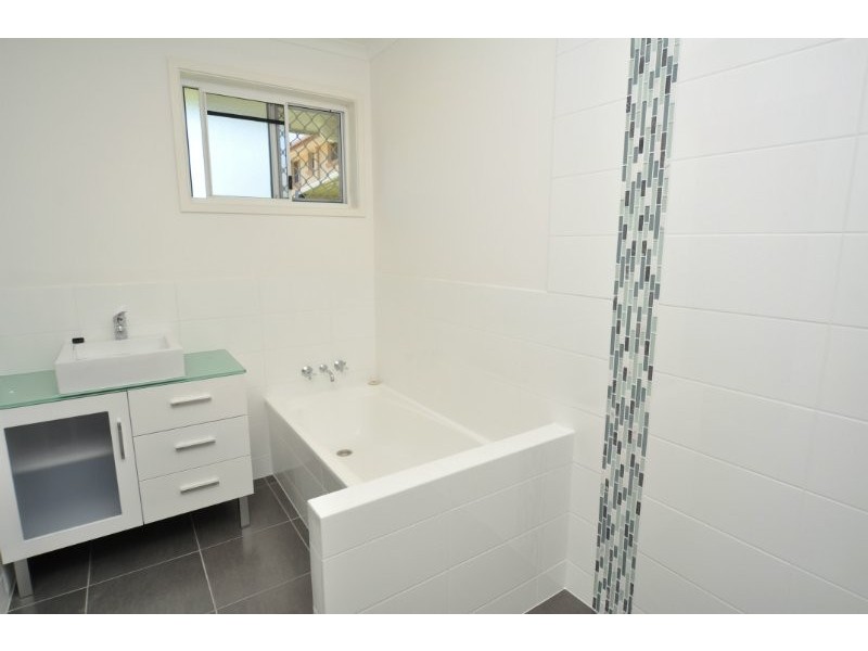 2/25 McMillan Street, Labrador QLD 4215