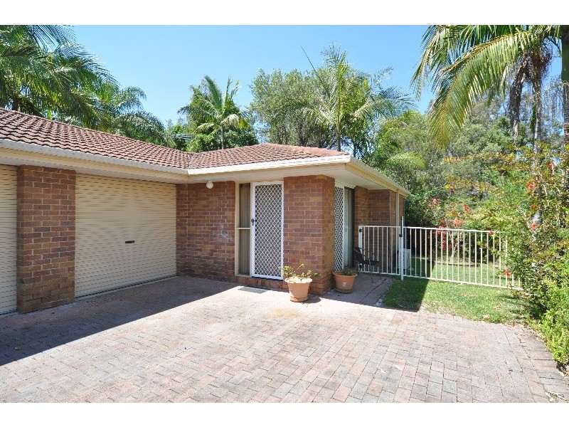 2/23 Telopea Street, Labrador QLD 4215