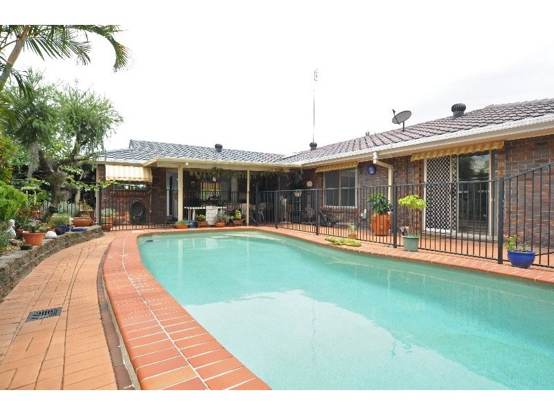13 Chiffley Place, Arundel QLD 4214