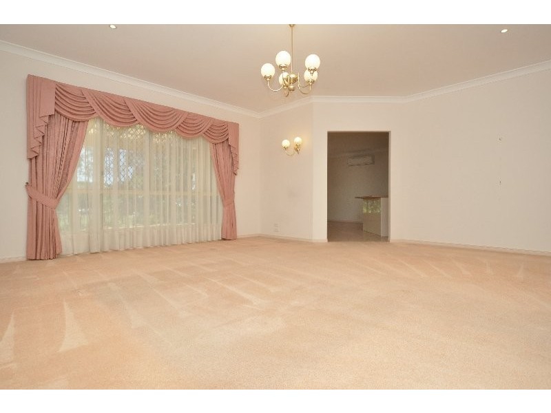 5 Maltravers Drive, Arundel QLD 4214