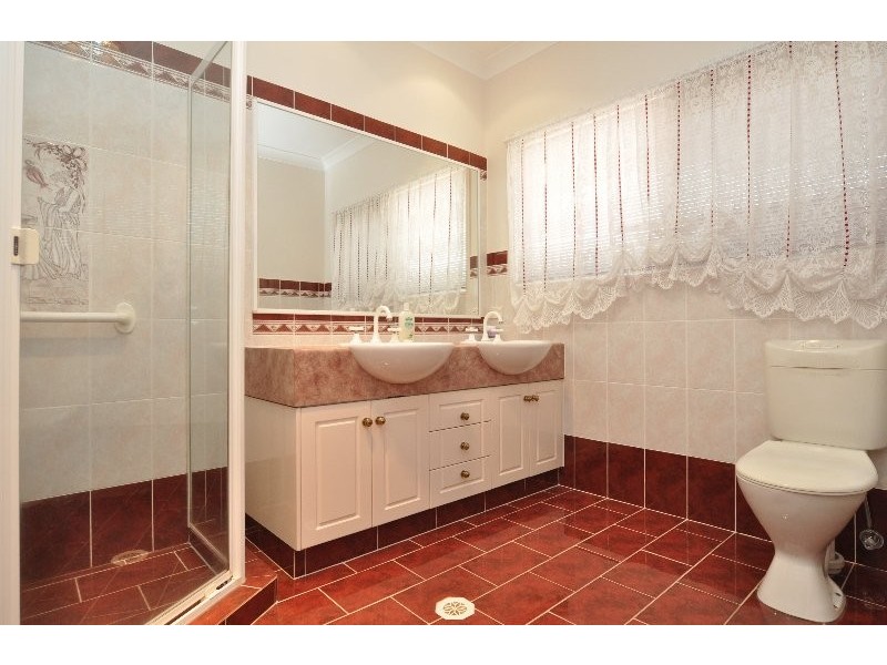 5 Maltravers Drive, Arundel QLD 4214