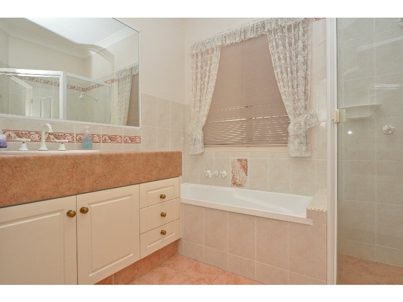 5 Maltravers Drive, Arundel QLD 4214