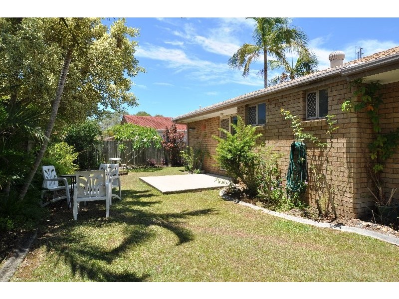 2/8 Avi Court, Labrador QLD 4215