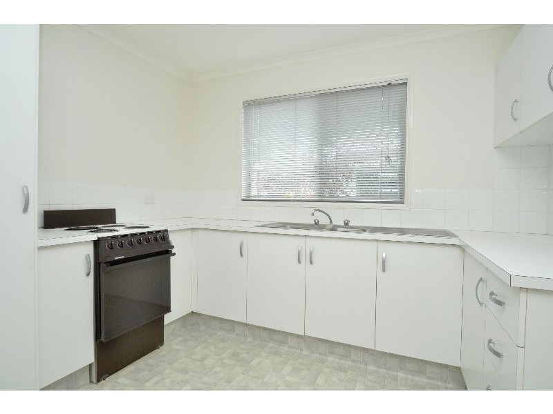 2/8 Avi Court, Labrador QLD 4215