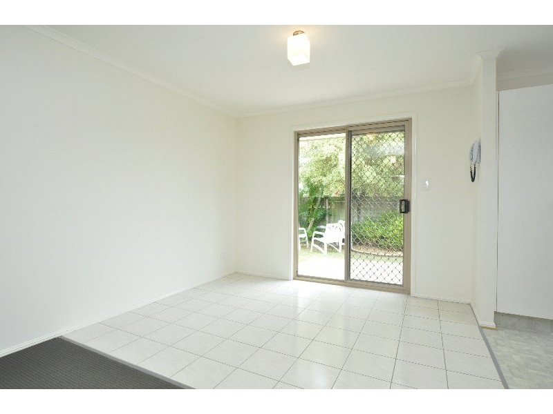 2/8 Avi Court, Labrador QLD 4215