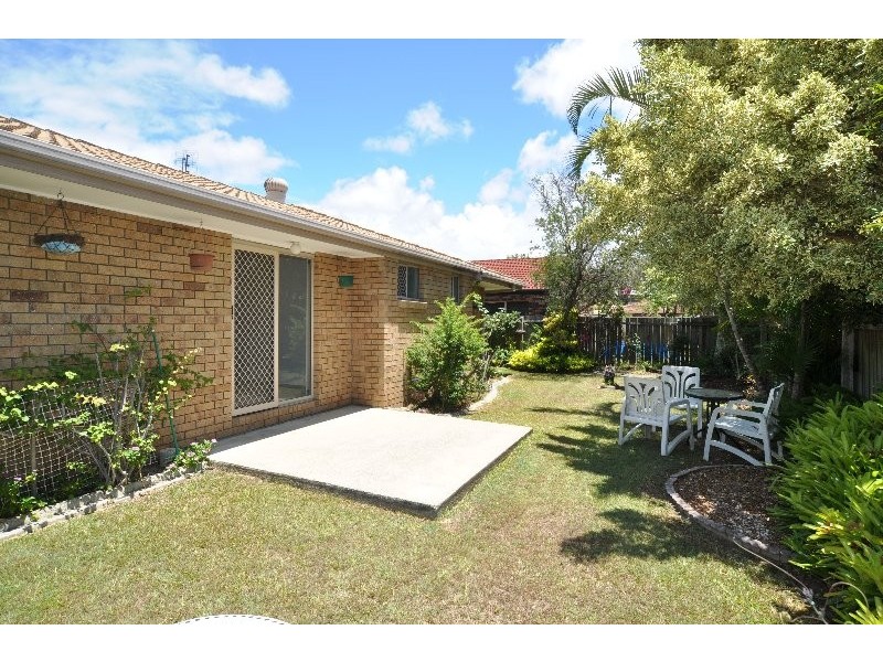 2/8 Avi Court, Labrador QLD 4215