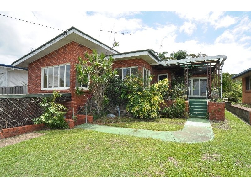 6 Vernon Avenue, Labrador QLD 4215