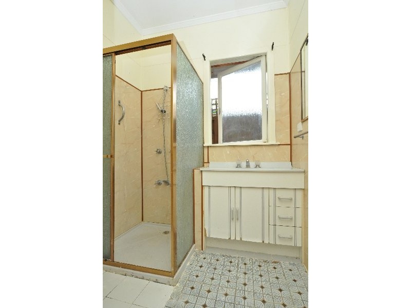 6 Vernon Avenue, Labrador QLD 4215