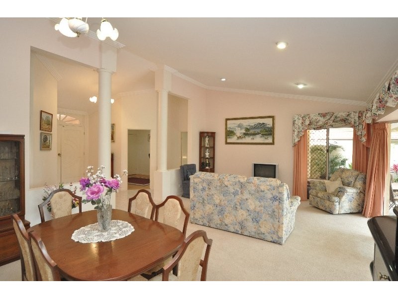 37 Chichester Drive, Arundel QLD 4214
