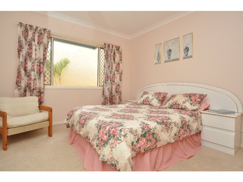 37 Chichester Drive, Arundel QLD 4214
