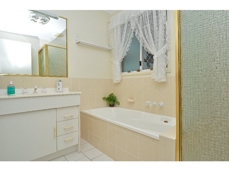 1/3 Jannie Court, Labrador QLD 4215