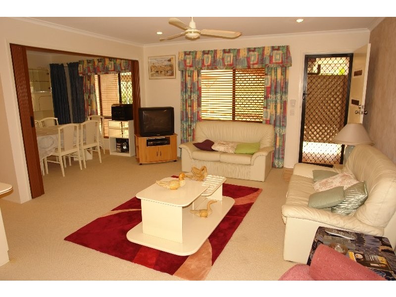 2/18 Stephenson Street, Labrador QLD 4215