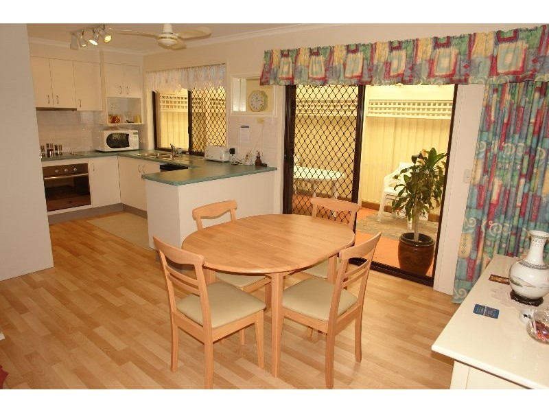 2/18 Stephenson Street, Labrador QLD 4215