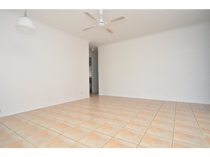 2/2 Cassandra Crescent, Labrador QLD 4215