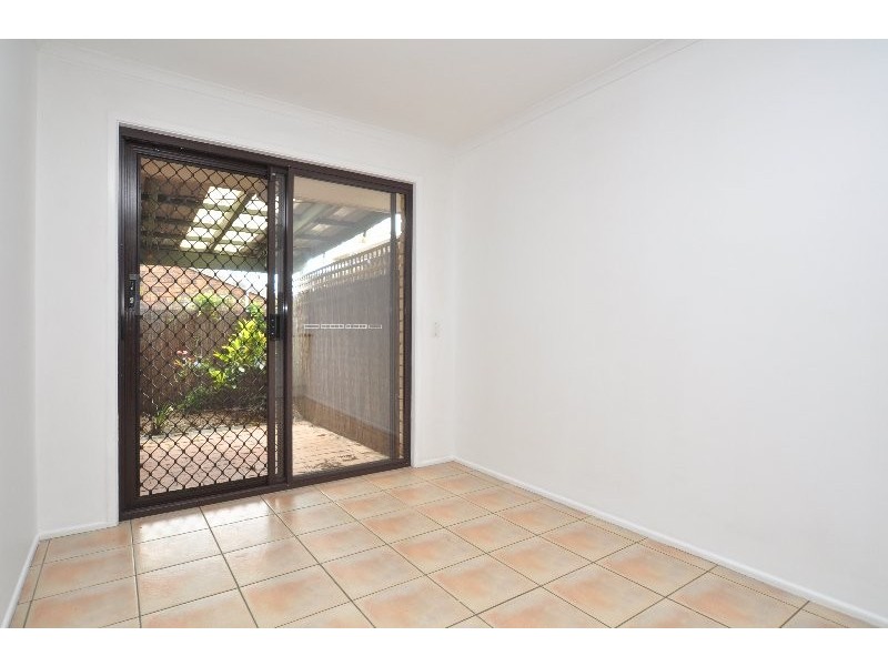 2/2 Cassandra Crescent, Labrador QLD 4215