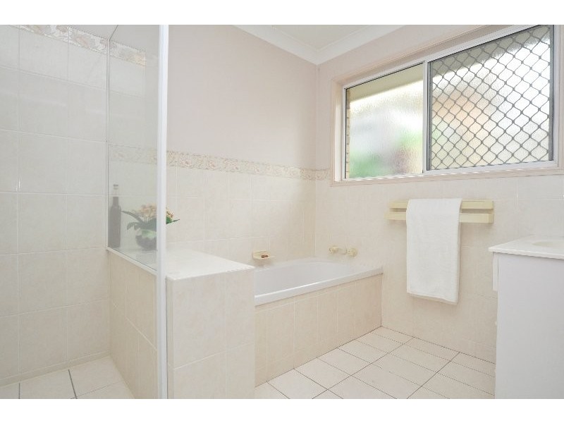 4 Zoeller Drive, Parkwood QLD 4214