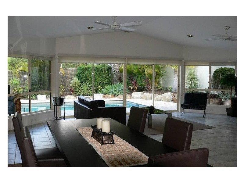 15 Pearson Close, Arundel QLD 4214
