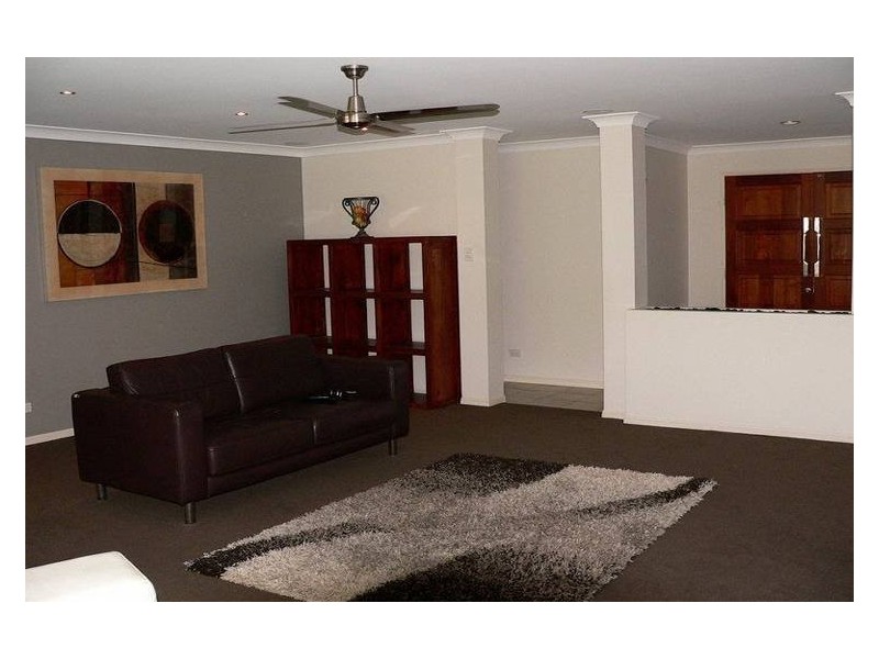 15 Pearson Close, Arundel QLD 4214