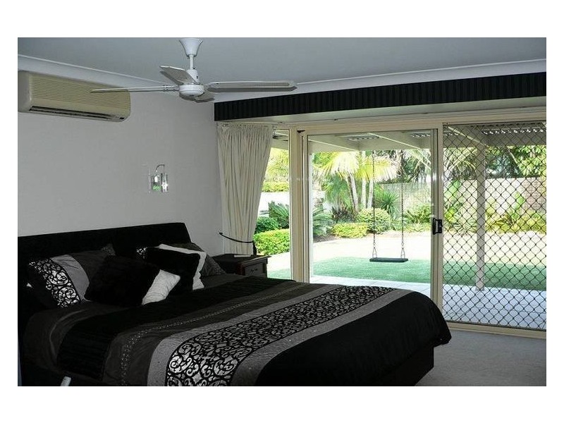 15 Pearson Close, Arundel QLD 4214