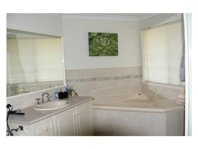 15 Pearson Close, Arundel QLD 4214