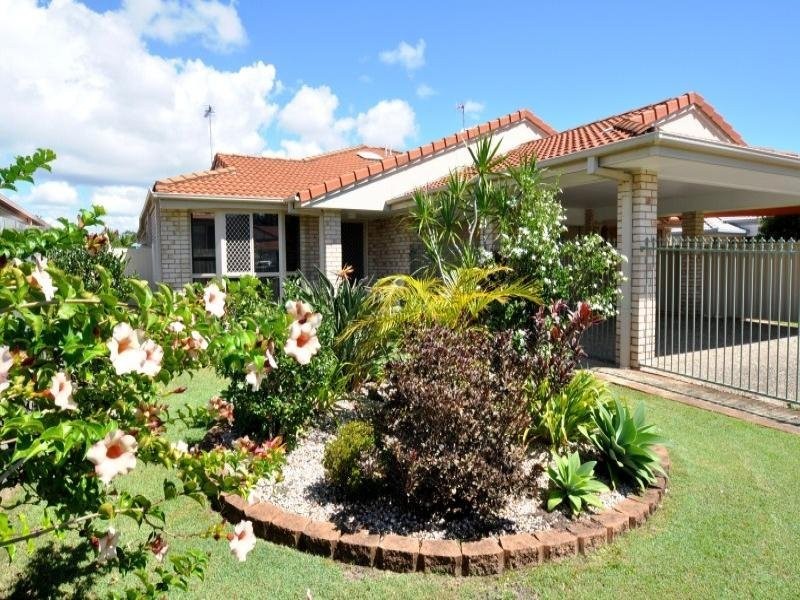 1/4 Gemma Glade, Labrador QLD 4215