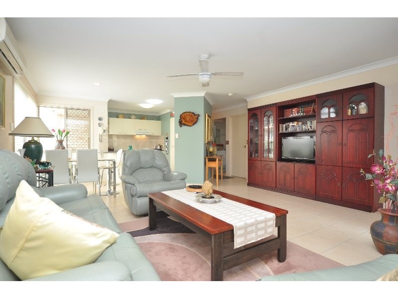 1/4 Gemma Glade, Labrador QLD 4215