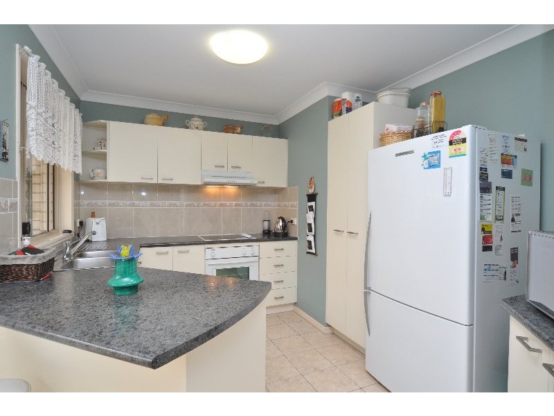 1/4 Gemma Glade, Labrador QLD 4215